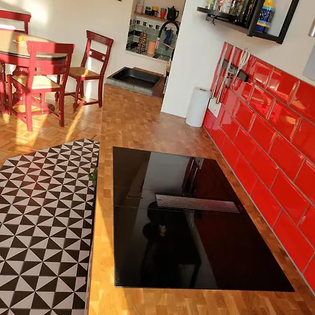 Appartement Bravissimo Calderers Nou, Monthly